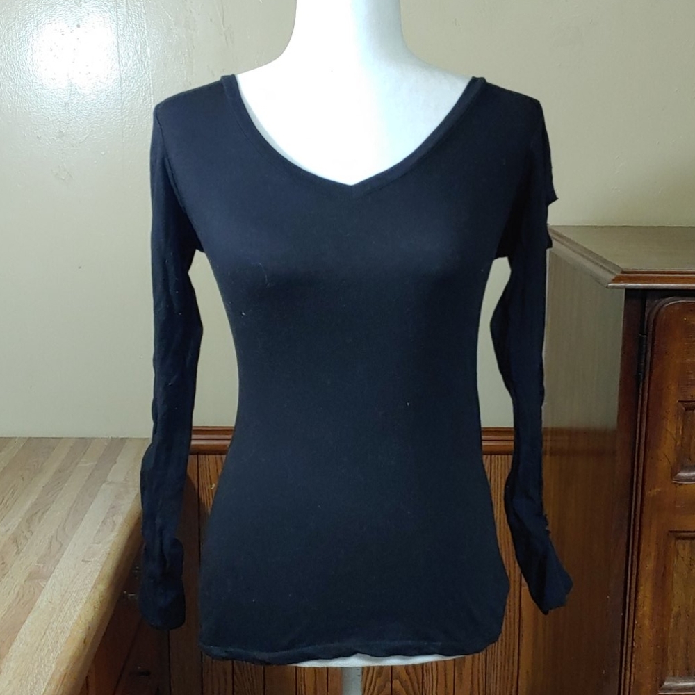 Reserved Distressed Top M